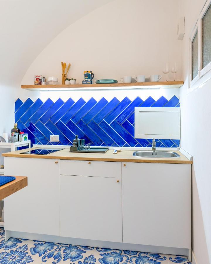 Apartment Pausea *